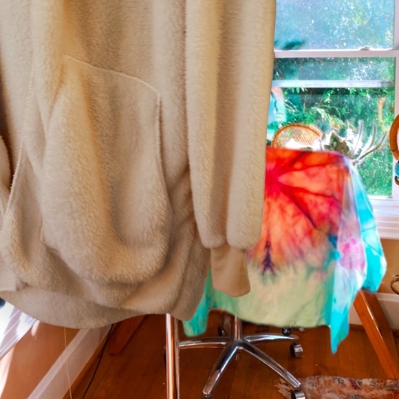 zilcremo white plush babydoll hooded cardi ✨🔮 - Picture 7 of 7